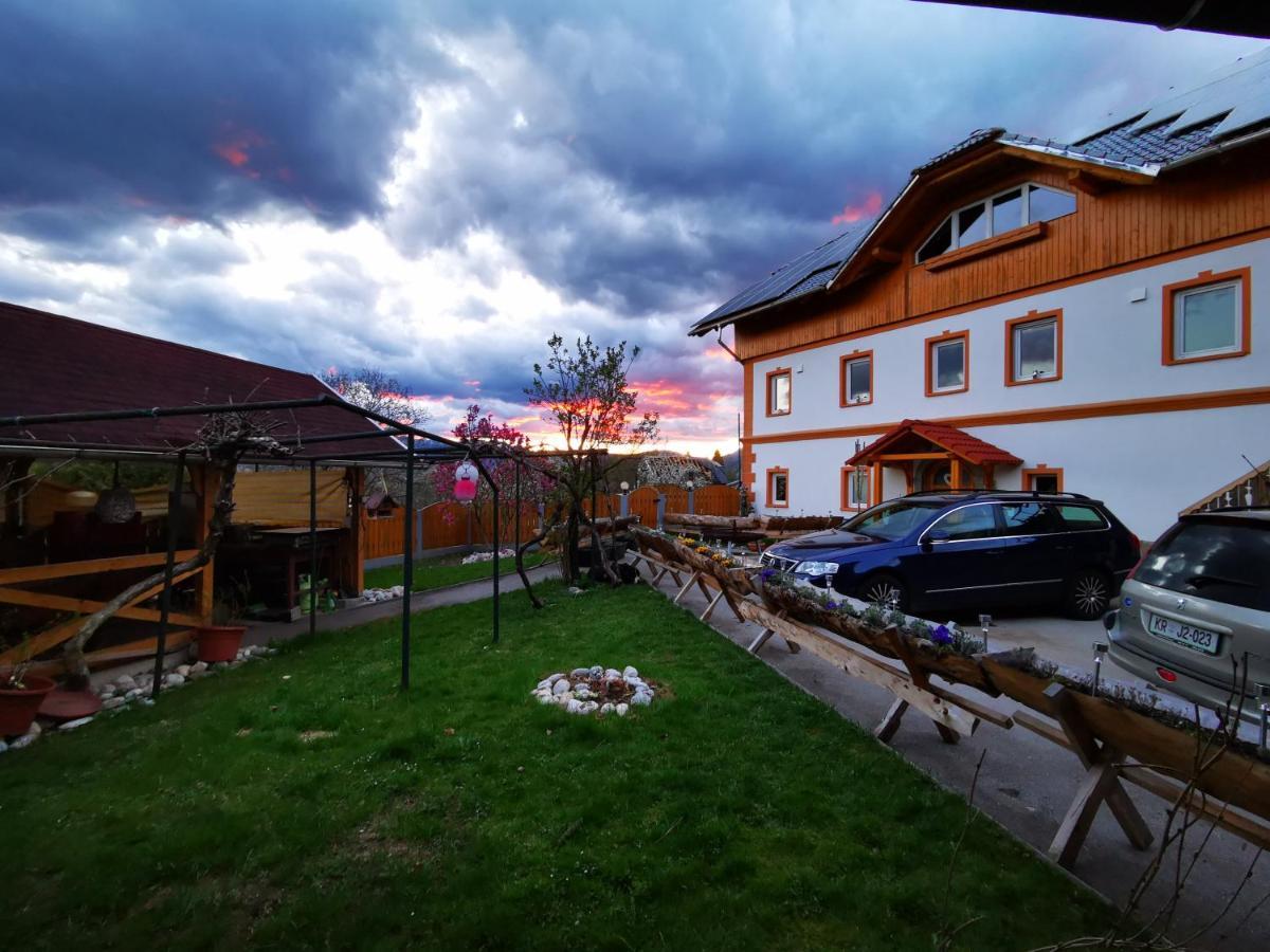Stara Soncna Hisa Appartement Radovljica Buitenkant foto